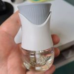 Difusor Elétrico Bom Ar Lirio Branco e Algodão Aparelho + Refil 16ml, Air Wick